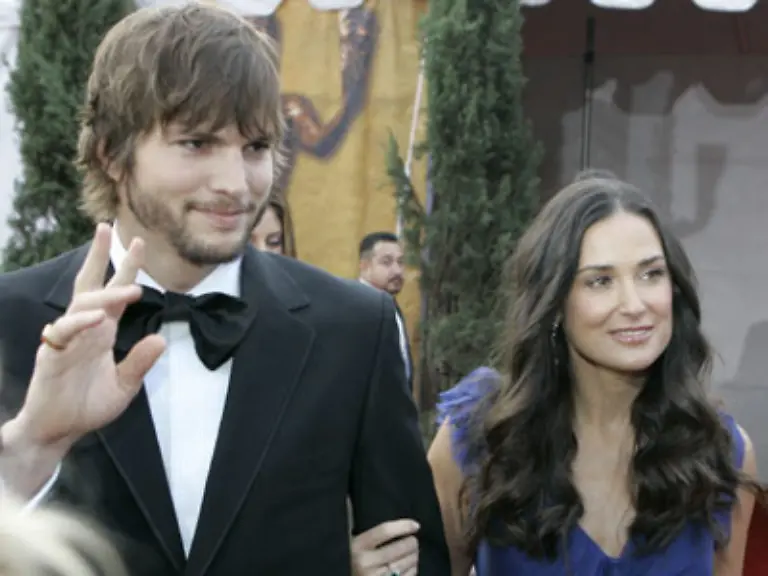 Die-einzigen-die-das-nicht-besonders-erwaehnenswert-finden-sind-Demi-und-Ashton