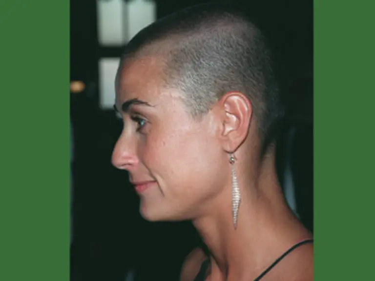 Aber-die-ewigen-Torturen-sie-nahm-ihre-Rollen-immer-sehr-ernst-und-rasierte-sich-eine-Glatze-fuer-G-I-Jane