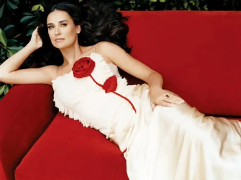 Sie-hielt-ihr-Gesicht-fuer-Helena-Rubinstein-und-Versace-in-die-Kamera