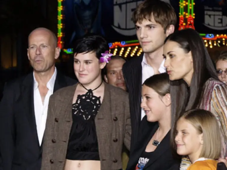 Kutcher-wird-von-den-Girls-MOD-My-Other-Dad-genannt-und-macht-sich-ganz-prima