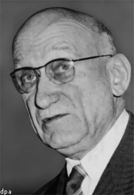 nach-der-Abtrennung-Lothringens-wurde-er-Franzose-im-Zweiten-Weltkrieg-schloss-er-sich-der-franzoesischen-Rsistance-an-Als-franzoesischer-Aussenminister-setzte-Schuman-sich-fuer-die-Aussoehnung-mit-Deutschland-ein