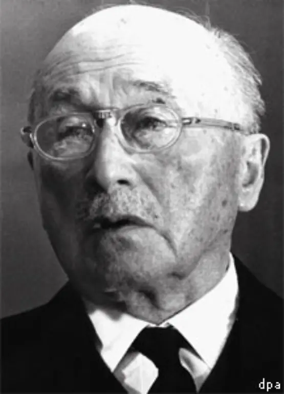 Monnet-sah-sein-eigenes-Wirken-spaeter-durchaus-kritisch-Ihn-stoerte-dass-Europa-vor-allem-von-oben-und-zu-wenig-von-unten-zusammenwuchs-Wenn-ich-es-noch-einmal-zu-tun-haette-dann-wuerde-ich-mit-Kultur-anfangen-und-nicht-mit-Stahl-und-Eisen-sagte-er