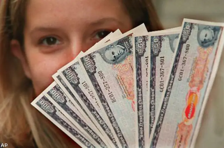 Das-Europaeische-Waehrungssystem-EWS-wird-im-Dezember-1978-beschlossen-Kernelement-des-EWS-ist-der-Wechselkursmechanismus-der-sicherstellt-dass-die-Wechselkurse-der-europaeischen-Waehrungen-sich-nur-in-einem-festgelegten-Rahmen-bewegen