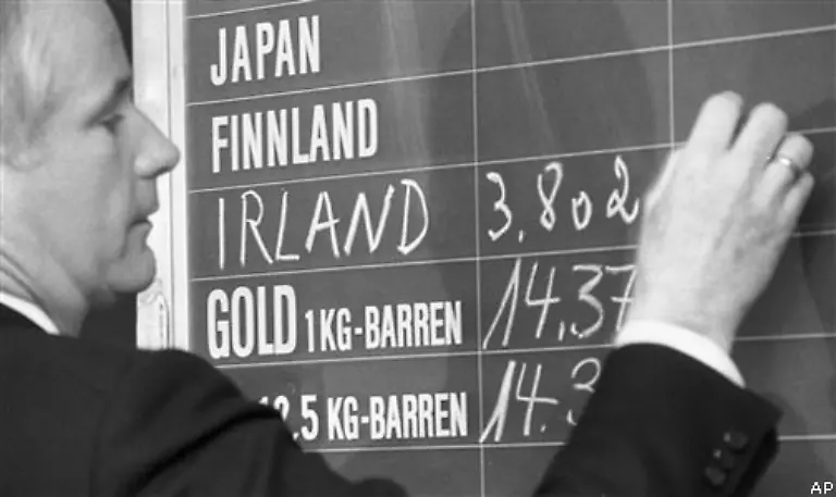 Europaeische-Rechnungswaehrung-wird-die-ECU-die-European-Currency-Unit-unmittelbarer-Vorlaeufer-des-Euro