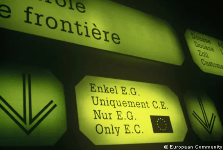 Heute-ist-das-unkontrollierte-Reisen-zwischen-den-Schengen-Laendern-selbstverstaendlich-Seit-2001-gibt-es-zwischen-13-Laendern-der-EU-sowie-Norwegen-und-Island-keine-Grenzkontrollen-mehr