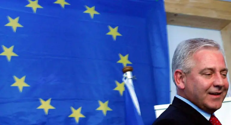 In-der-entscheidenden-Sitzung-am-3-Oktober-2005-wird-die-Zustimmung-Oesterreichs-nur-dadurch-erreicht-dass-auch-mit-Kroatien-die-offiziellen-Beitrittsverhandlungen-beginnen