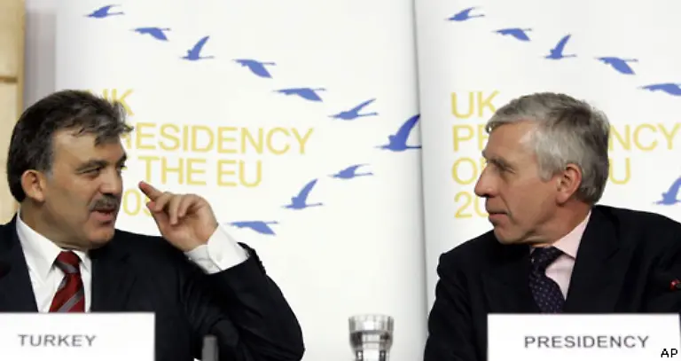 denn-ich-habe-meine-Rede-vor-Mitternacht-britischer-Zeit-begonnen-und-das-ist-die-Zeit-der-Praesidentschaft-Guels-amuesierte-Antwort-Jack-hat-uns-allen-gesagt-es-sei-der-3-Oktober-gewesen-und-wir-werden-lernen-diese-Spiele-unter-seiner-Anleitung-zu-spielen