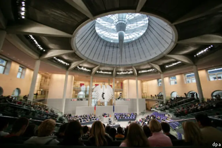 immer-mehr-Zustaendigkeiten-auf-die-Union-zu-uebertragen-beispielsweise-im-sozialen-juristischen-und-aussenpolitischen-Bereich