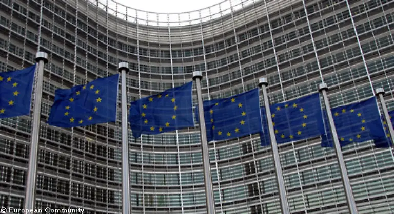 So-gewann-die-EU-an-politischem-Gewicht-Trotz-vieler-Vorteile-fuer-Buerger-und-Verbraucher-gehoert-der-Unmut-ueber-eine-angeblich-regulierungswuetige-EU-seit-Jahren-dazu-Nach-den-vielen-Erweiterungen-geht-es-daher-nun-vor-allem-um-die-Vertiefung