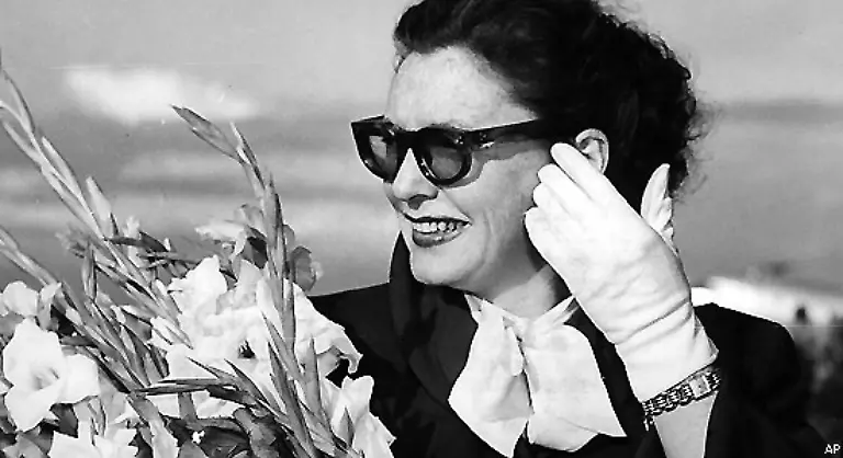 Von-1937-bis-1943-ist-sie-unter-anderem-in-den-Filmen-Zu-neuen-Ufern-Heimat-Die-grosse-Liebe-Der-Weg-ins-Freie-und-Damals-zu-sehen