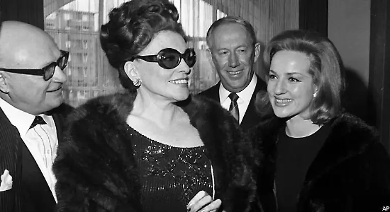 Zarah-Leander-wird-der-hoechstbezahlte-deutsche-Filmstar-im-Nazi-Deutschland-Die-groesste-Ehre-in-den-Status-der-Staatsschauspielerin-erhoben-zu-werden-lehnt-sie-allerdings-ab