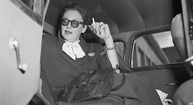 Sie-lebt-zurueckgezogen-ist-an-den-Rollstuhl-gefesselt-und-muss-haeufig-im-Krankenhaus-behandelt-werden-1981-stirbt-sie-an-Gehirnblutungen