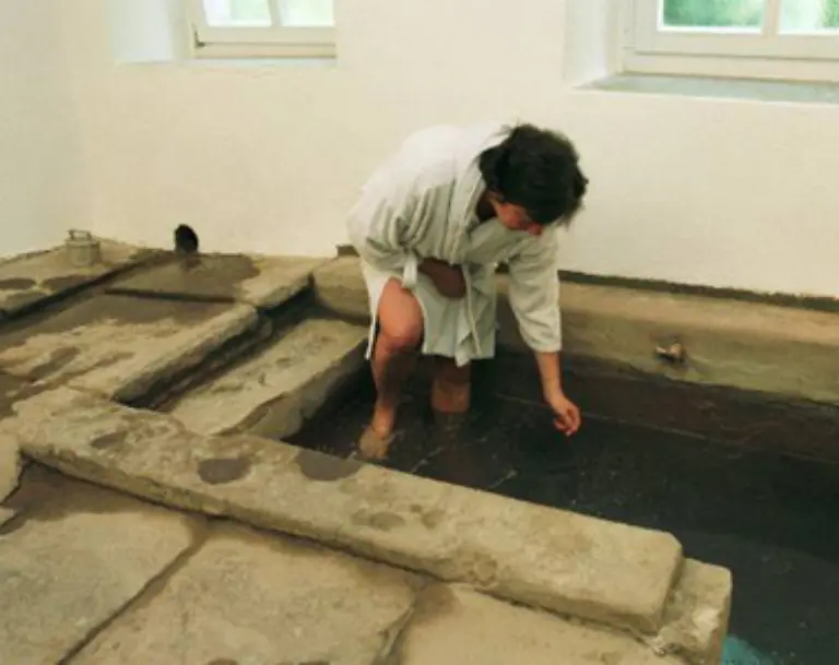 Im-Judentum-hat-das-Ritualbad-die-Mikwe-einen-hohen-Stellenwert