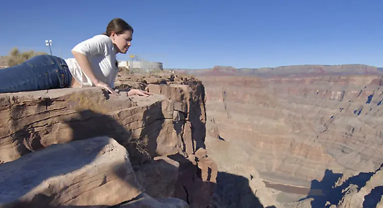 Der-Grand-Canyon-ist-eine-steile-rund-450-Kilometer-lange-Schlucht