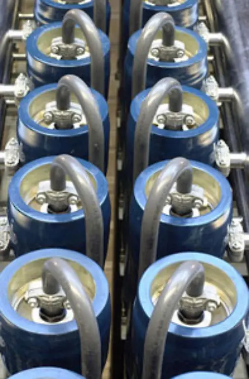 Mit-Hilfe-von-Wasseraufbereitungsanlagen-kann-auch-Salzwasser-zu-Suesswasser-mutieren-und-die-Wassertanks-wieder-auffuellen