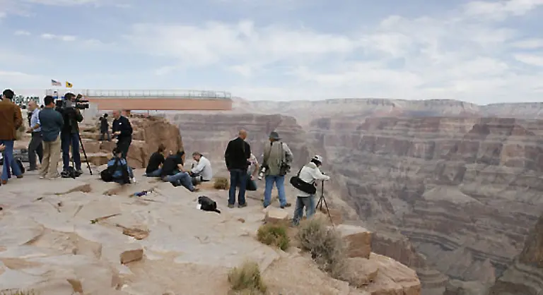 Vom-28-Maerz-an-wird-der-glaeserne-Balkon-gegen-eine-Gebuehr-von-25-Dollar-auch-fuer-die-Oeffentlichkeit-begehbar-sein