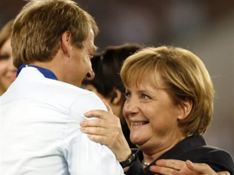 einer-Politikerin-und-dem-Retuschieren-des-fertigen-Fotos-seien-dabei-fliessend