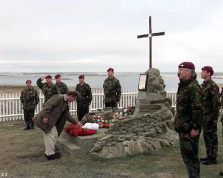 Mehr-als-900-Menschen-kamen-in-dem-Krieg-ums-Leben-255-Briten-und-649-Argentinier