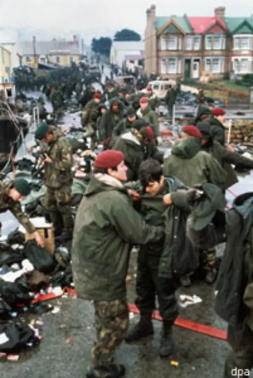 In-Argentinien-schlaegt-der-nationale-Ueberschwang-in-Depression-und-Selbstmitleid-um-Nun-schwimmt-Grossbritannien-auf-einer-Welle-des-Nationalismus