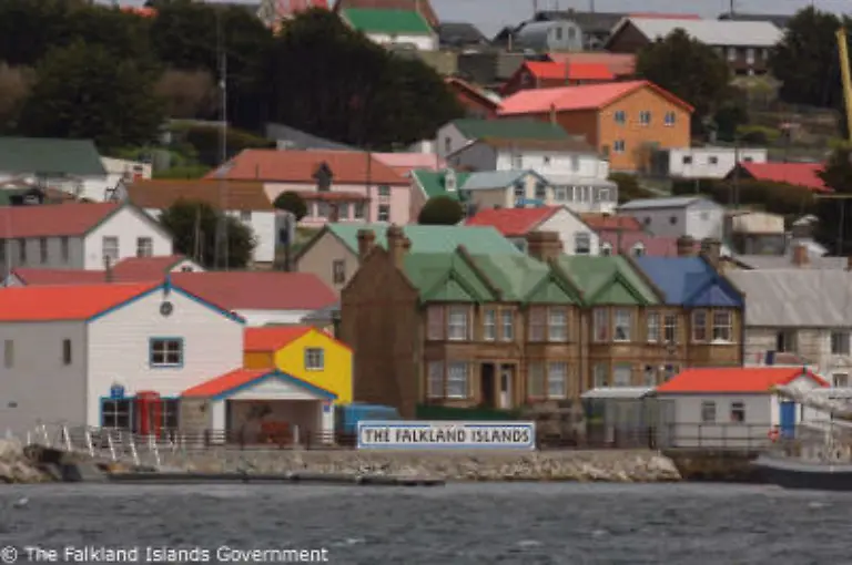 Nach-einer-Volkszaehlung-von-2001-bezeichnen-sich-94-Prozent-der-Insulaner-als-Briten