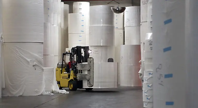 Im-Kritischen-Papierbericht-2005-warnt-der-Recyling-Verband-Initiative-2000-plus-vor-den-verheerenden-Folgen-des-Papierkonsums