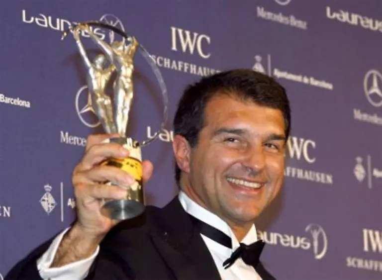 Allerdings-hatte-es-der-Praesident-des-FC-Barcelona-dessen-Team-fuer-ebenso-schoenen-wie-erfolgreichen-Fussball-im-vergangenen-Jahr-praemiert-wurde-auch-nicht-allzu-weit