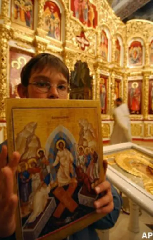 Dem-orthodoxen-Christentum-haengen-rund-zwei-Drittel-der-Bevoelkerung-an-nur-verschwindend-gering-ist-die-Zahl-an-Katholiken-oder-evangelischen-Methodisten