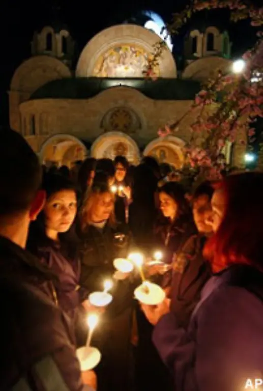 Die-traditionelle-Begruessung-am-Ostermorgen-lautet-Christus-ist-auferstanden-Die-Antwort-darauf-Wahrhaftig-er-ist-auferstanden