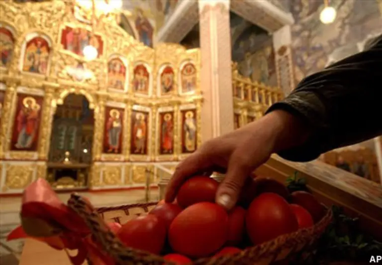 Ostereier-werden-in-Mazedonien-uebrigens-vorzugsweise-rot-angemalt-als-Symbol-der-Freude-ueber-die-bevorstehende-Auferstehung