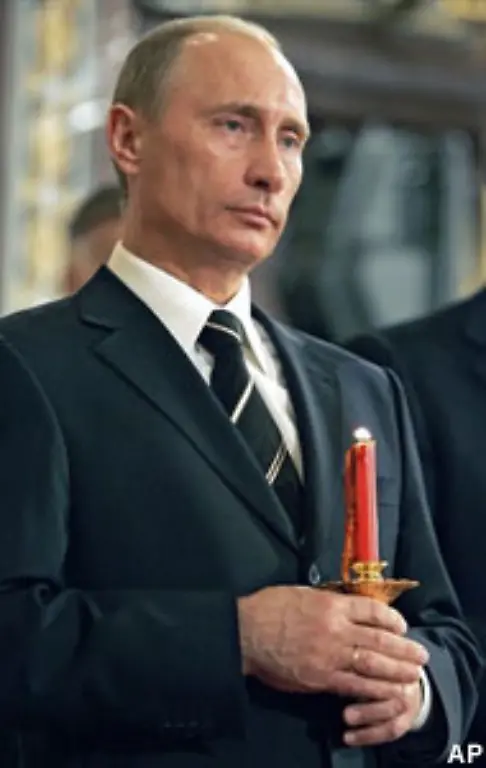 nimmt-an-einer-Ostermesse-in-Moskau-teil