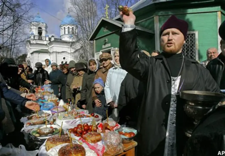 wie-den-Brauch-das-Ostermahl-segnen-zu-lassen