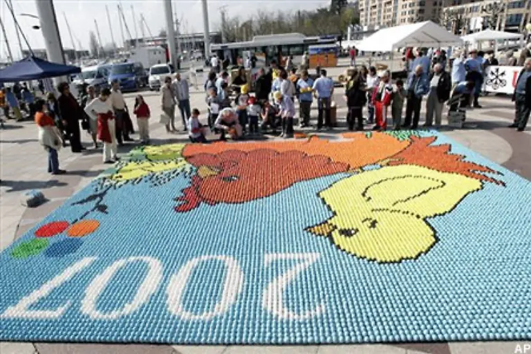 ein-insgesamt-81-Quadratmeter-grosses-Oster-Mosaik