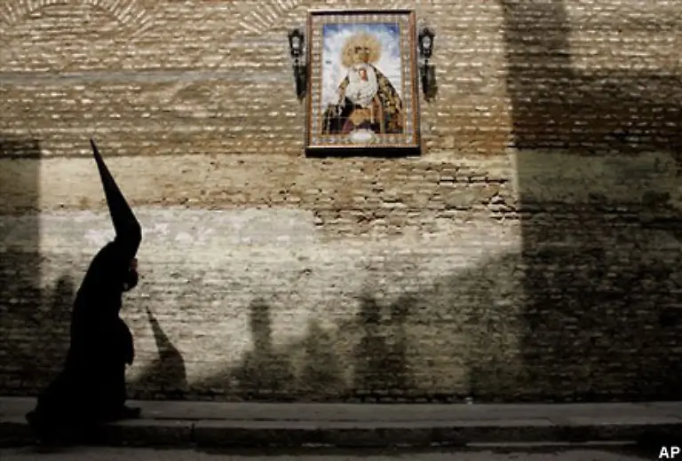 Das-was-sich-alljaehrlich-zu-Ostern-in-Spanien-zutraegt-mutet-auf-den-ersten-Blick-ja-schon-ein-wenig-unheimlich-an