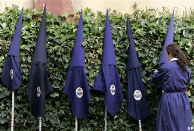 Doch-der-Aufzug-hat-einen-tief-religioesen-Hintergrund