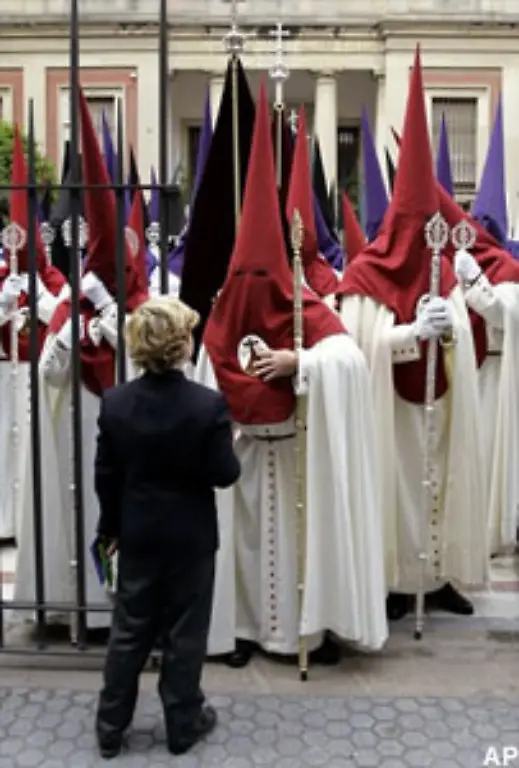 Die-Buesserprozessionen-werden-von-frommen-Bruderschaften-organisiert