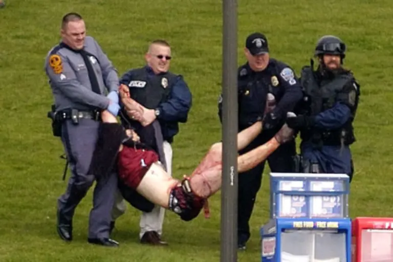 etwas-spaeter-in-einem-Fakultaetsgebaeude-Zum-Schluss-richtet-er-sich-selbst