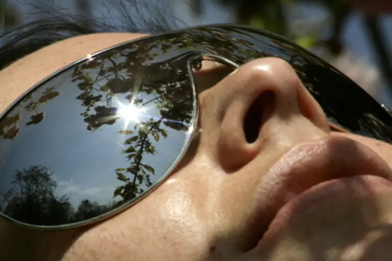 Auch-in-dieser-Saison-sind-Sonnenbrillen-im-XXL-Format-angesagt