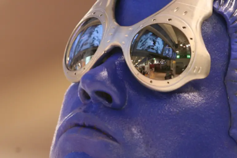 Die-optimale-Sonnenbrille-blockiert-alle-Wellenlaengen-unterhalb-400nm-Das-heisst-UV-A-UV-B-und-UV-C-Strahlen