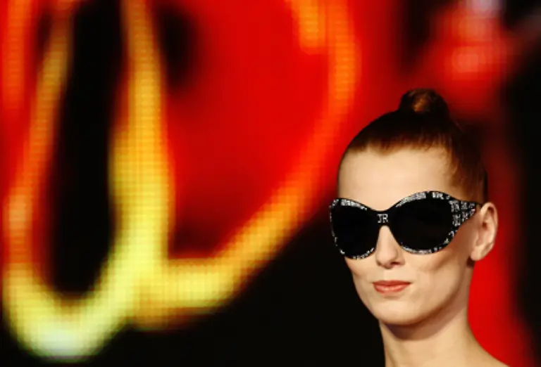 Sonnenbrillen-im-XXL-Format-sind-nicht-nur-im-Trend-sondern-schuetzen-besser-die-Augen
