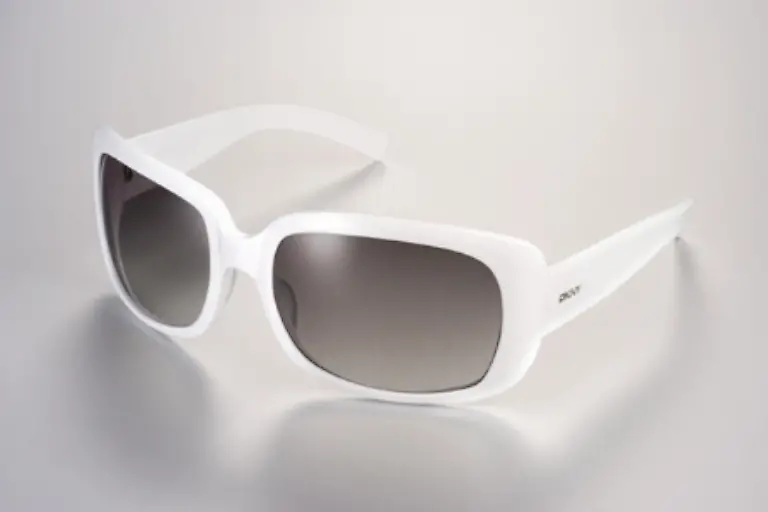 Beim-Neukauf-einer-Sonnenbrille-sollte-man-nicht-nur-auf-Form-und-Farbe-sondern-unbedingt-auf-die-Glaeser-achten-Die-koennen-aus-Mineralglas-oder-Polyacryl-bestehen