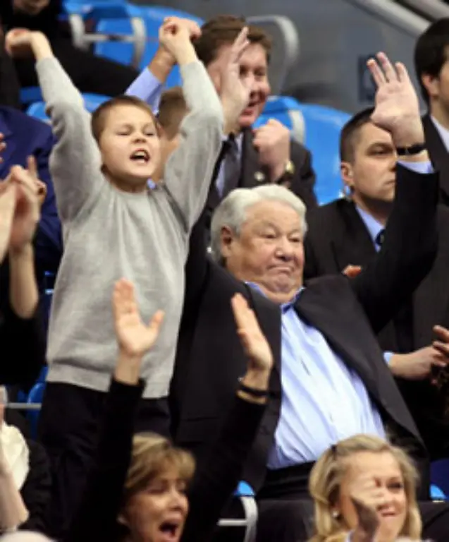 Jelzin-wurde-am-1-Februar-1931-in-einer-armen-Bauernfamilie-im-Dorf-Butka-im-Ural-geboren-Die-Familie-lebte-in-einer-Holzhuette-mit-nur-einem-Zimmer