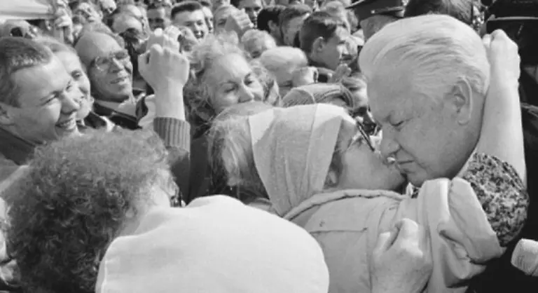 Schnell-profilierte-sich-Jelzin-in-den-Perestroika-Zeiten-als-Radikalreformer