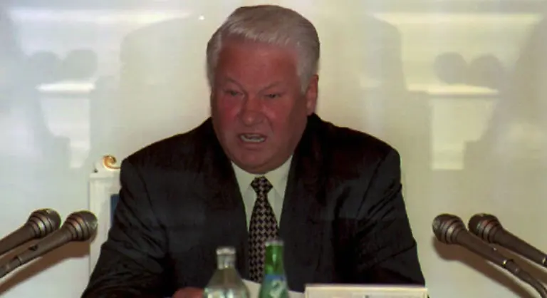 und-anschliessend-in-den-russischen-Volksdeputiertenkongress-ein