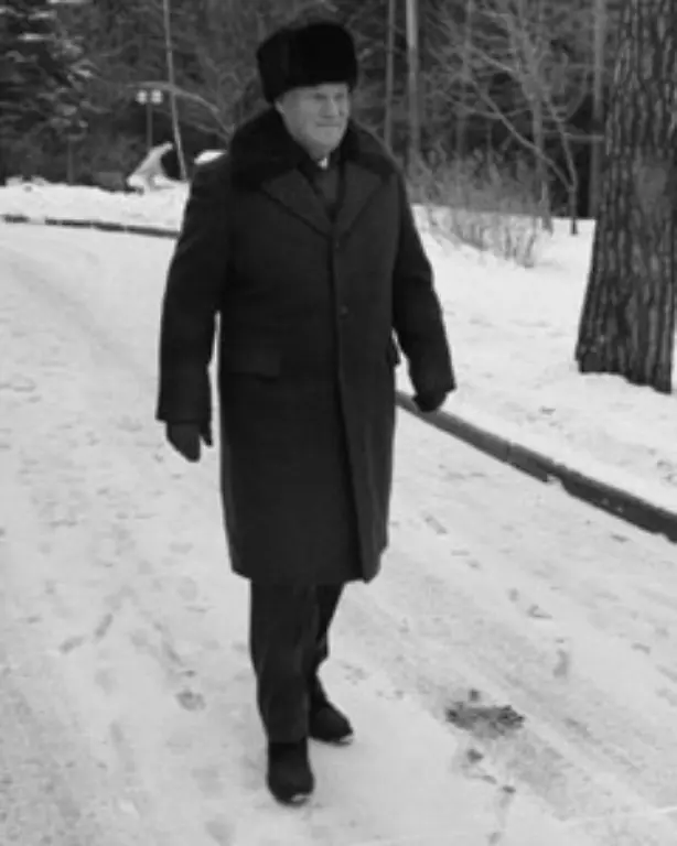 der-ihn-im-Mai-1990-zu-seinem-Vorsitzenden-machte