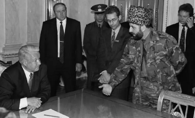 Boris-Jelzins-Amtszeit-wird-ueberschattet-vom-Tschetschenien-Krieg