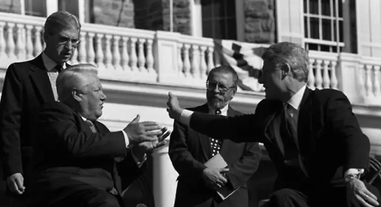 Trotz-des-Kriegs-wurde-Jelzin-im-Juli-1996-wiedergewaehlt