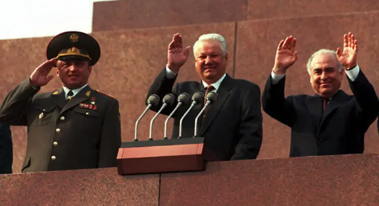 Doch-waehrend-die-Ehrenformation-wartete