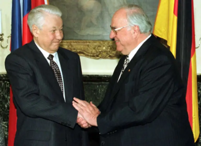 Spontan-dirigierte-er-eine-Musikkapelle-und-begann-zu-singen