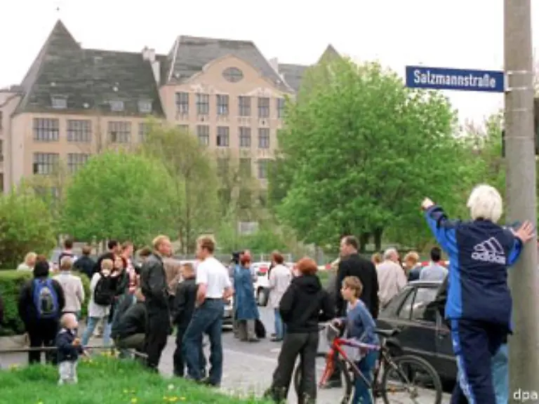 Als-die-Polizei-in-die-Schule-eindrang-richtete-der-Amokschuetze-sich-selbst