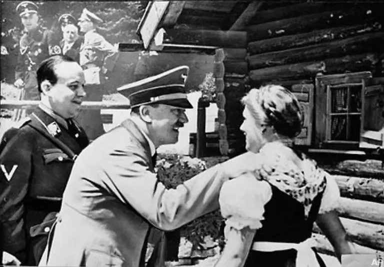 in-dem-Frauen-ein-Platz-an-Heim-und-Herd-zugeschrieben-wurde-wo-sie-fuer-staehlerne-Nachkommen-sorgen-sollten